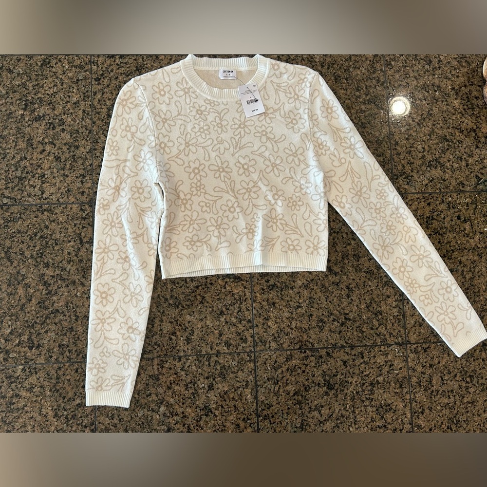 Cotton On Cropped Sweater with Floral Pattern, Color Cream, size L, NWT